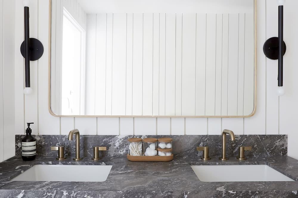 San Luis Creek Lodge