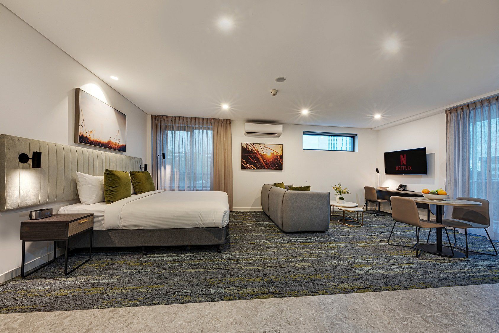 Littomore Suites Kingswood