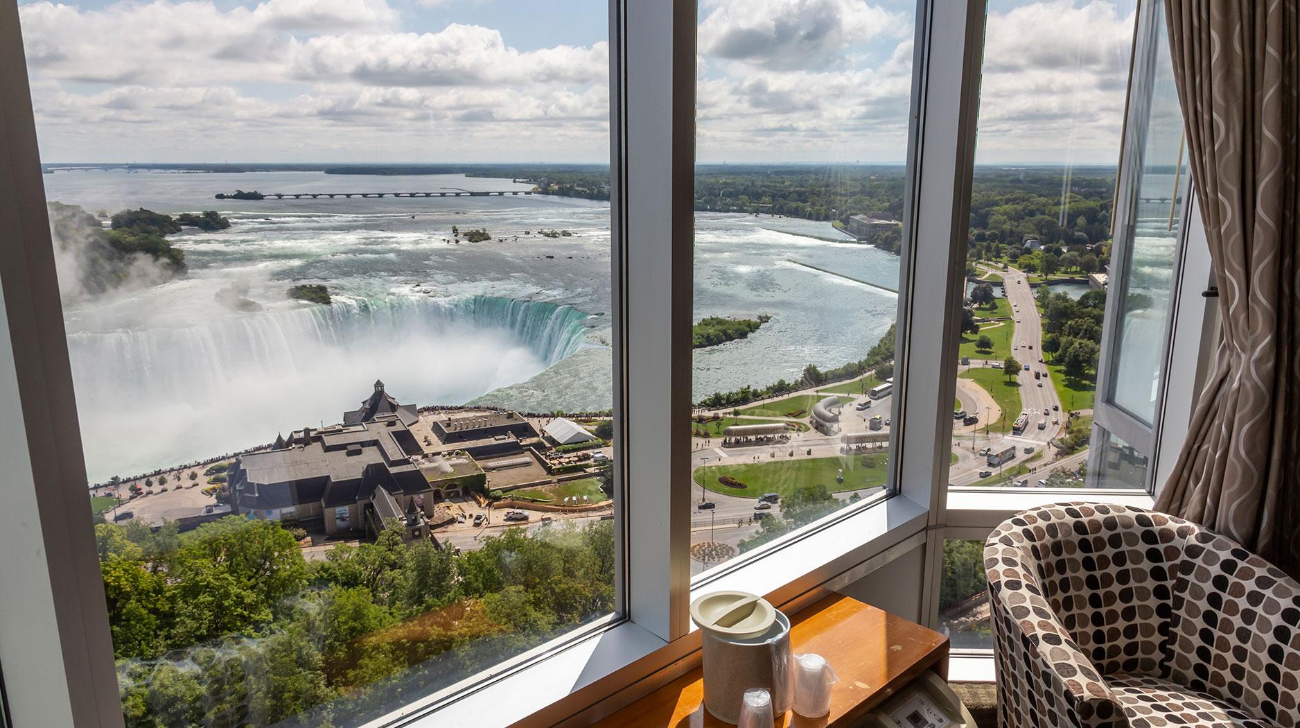 hotel overlooking niagara falls