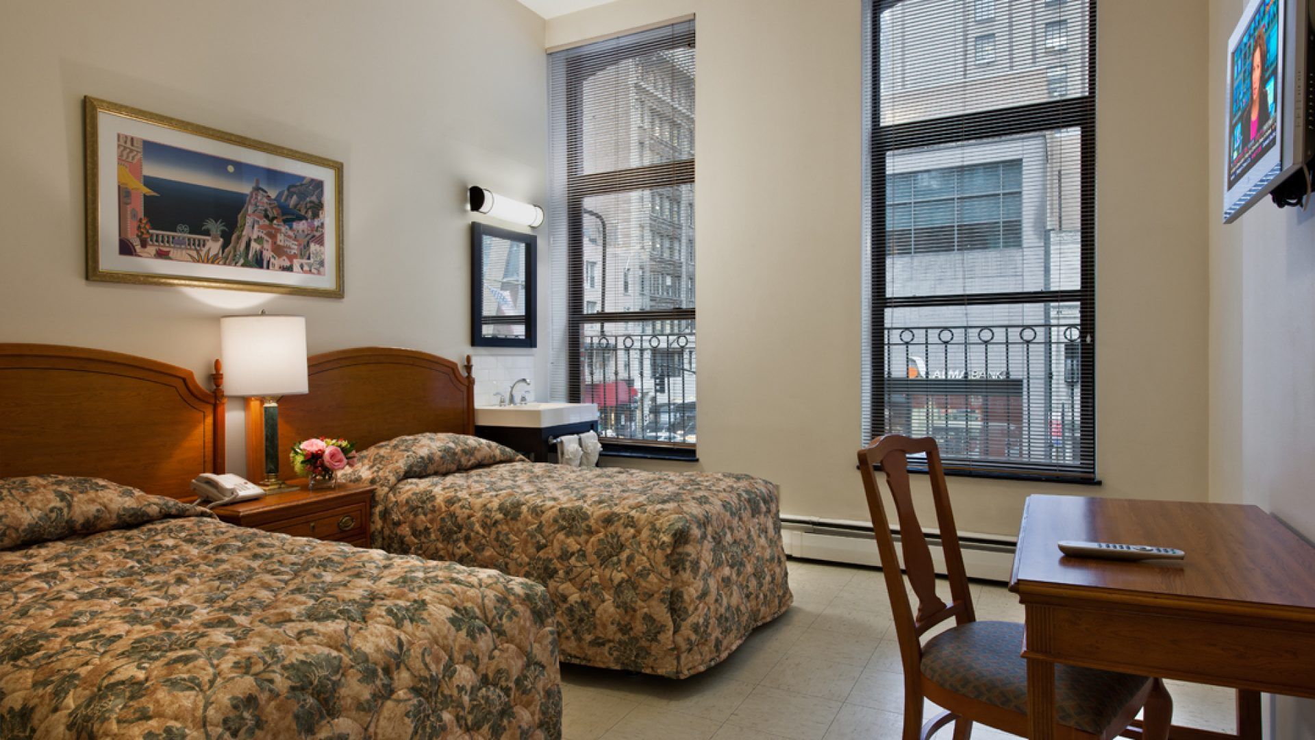 Americana Inn $73 ($̶1̶1̶8̶). New York Hotel Deals & Reviews - KAYAK