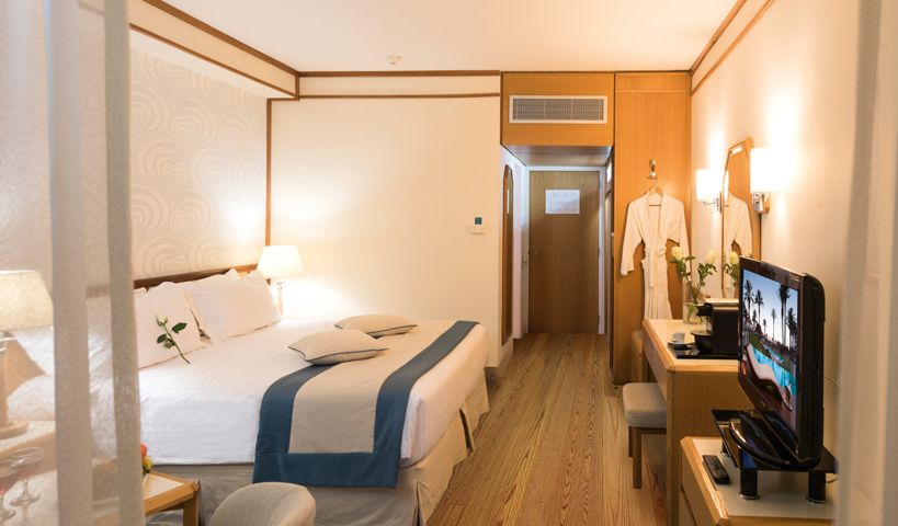 Constantinou Bros Athena Beach Hotel