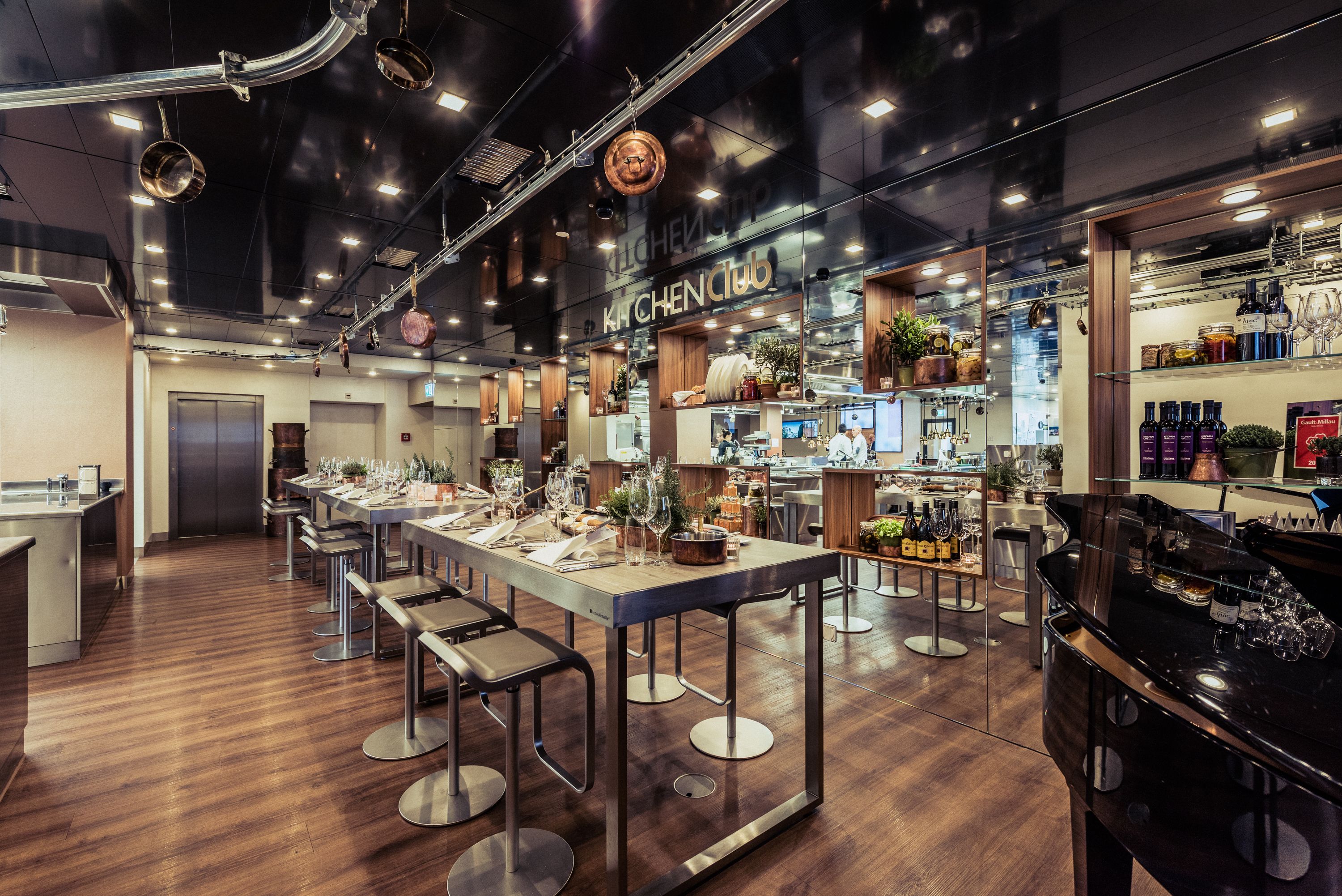 600a2a34-5a5c859f Penthouse by Art Deco Hotel Montana