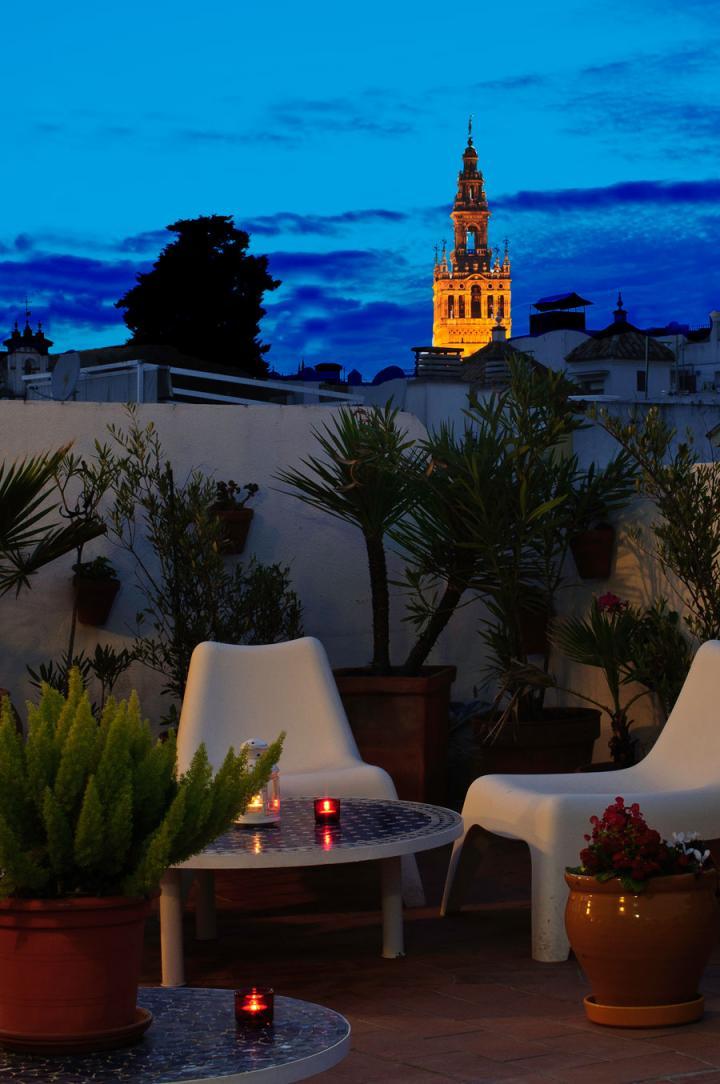 Un Patio en Santa Cruz in Seville Spain from C 66 Deals