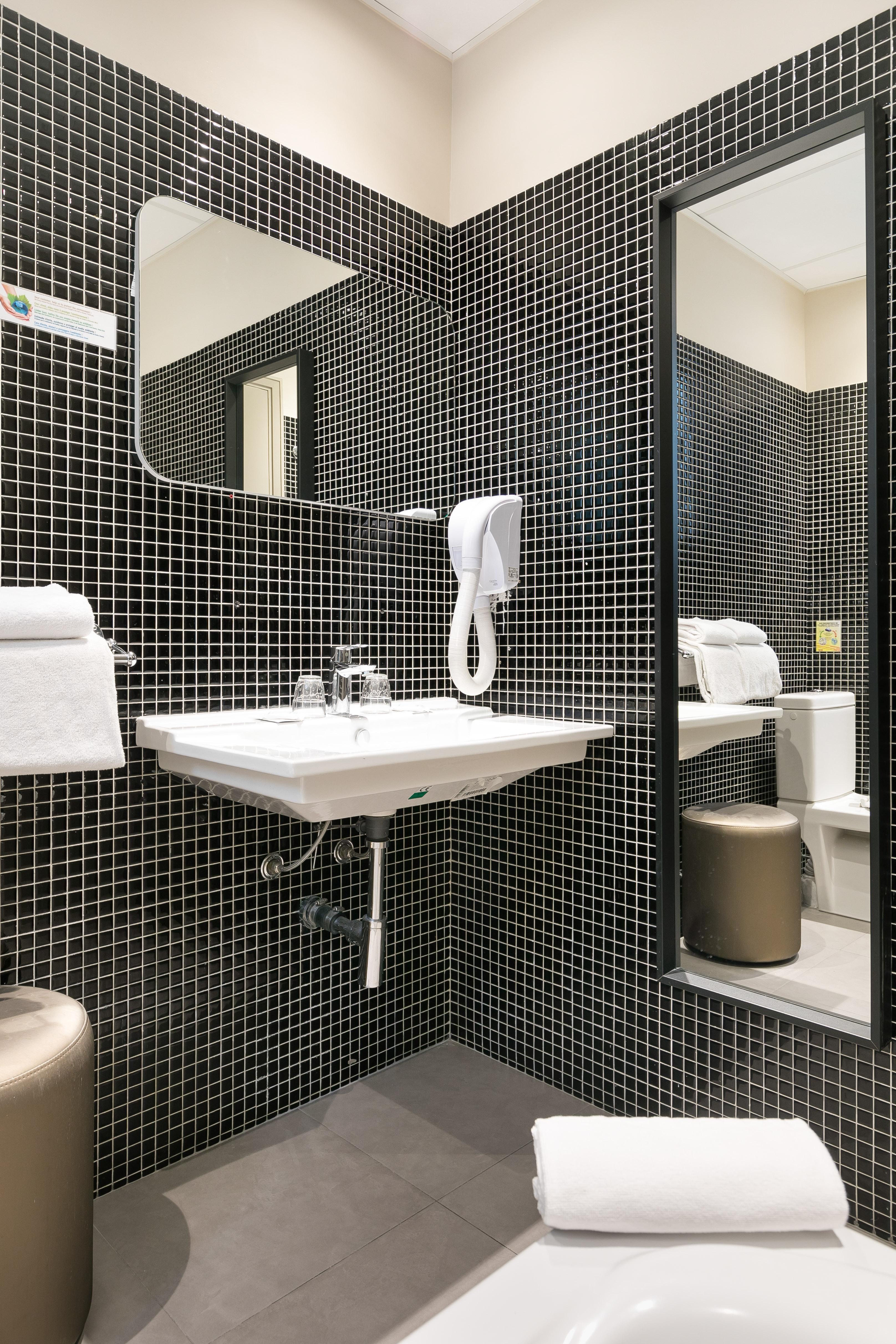 Hôtel Locarno Provence-Alpes-Côte d'Azur - Nice visuel 3/5 Hôtel Locarno Provence-Alpes-Côte d'Azur - Nice visuel 3/5