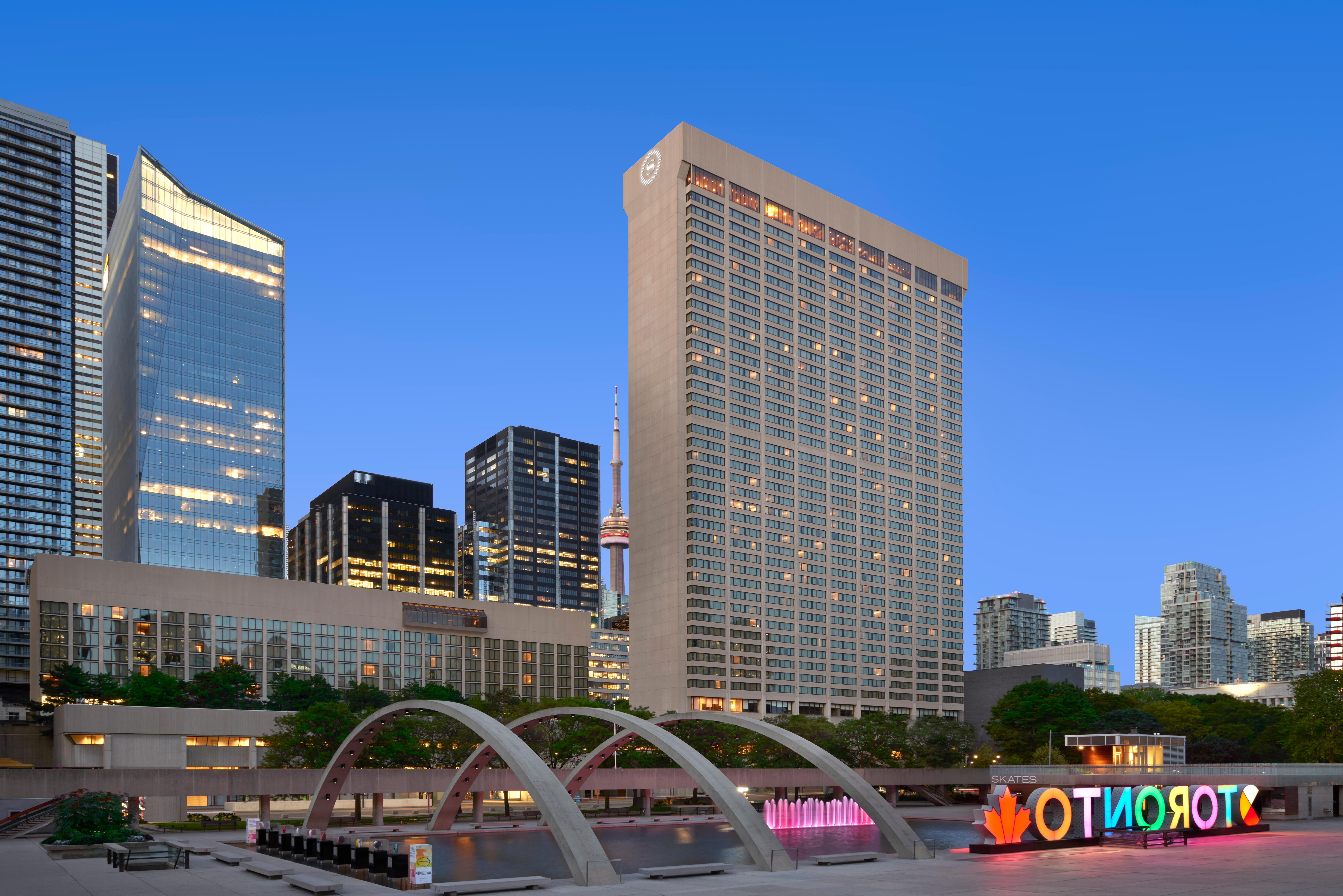 Hotels near Nathan Phillips Square (Toronto) from ₹ 2,493night - KAYAK