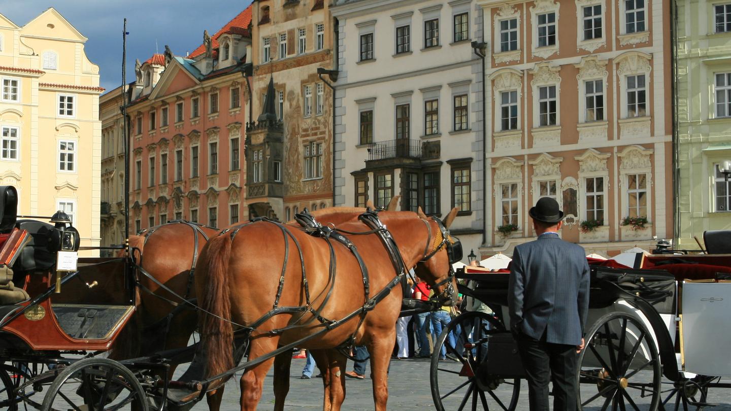 Flug Düsseldorf Weeze, Niederrhein - Prag ab 49 € - Günstige Flüge von ...