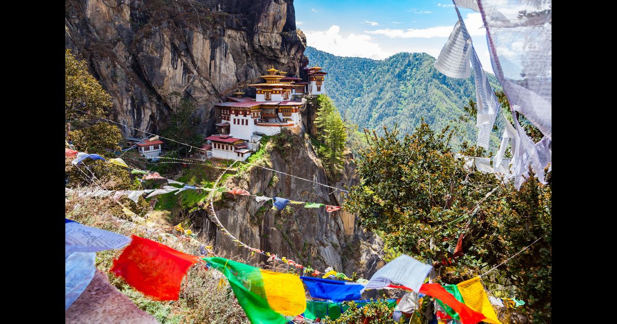 Paro (PBH) - Flight Status, Maps & more - KAYAK