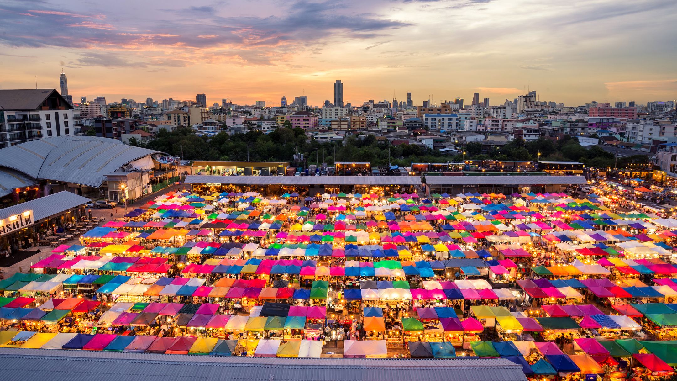 มาราเกช Menara (RAK) - สถานะเที่ยวบิน แผนที่ และอีกมากมาย | KAYAK