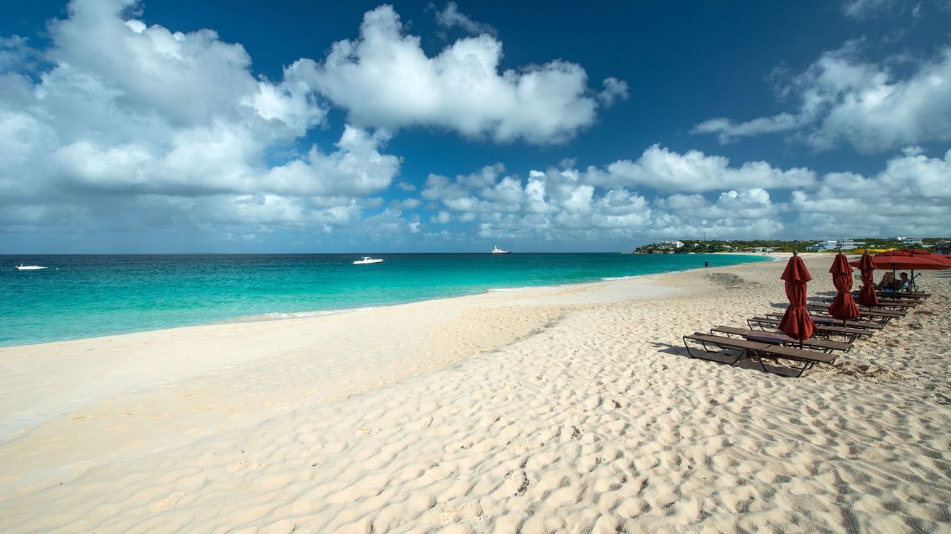 Hotels in Long Bay Village