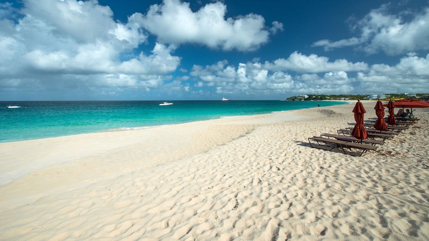 Hotels in Long Bay Village