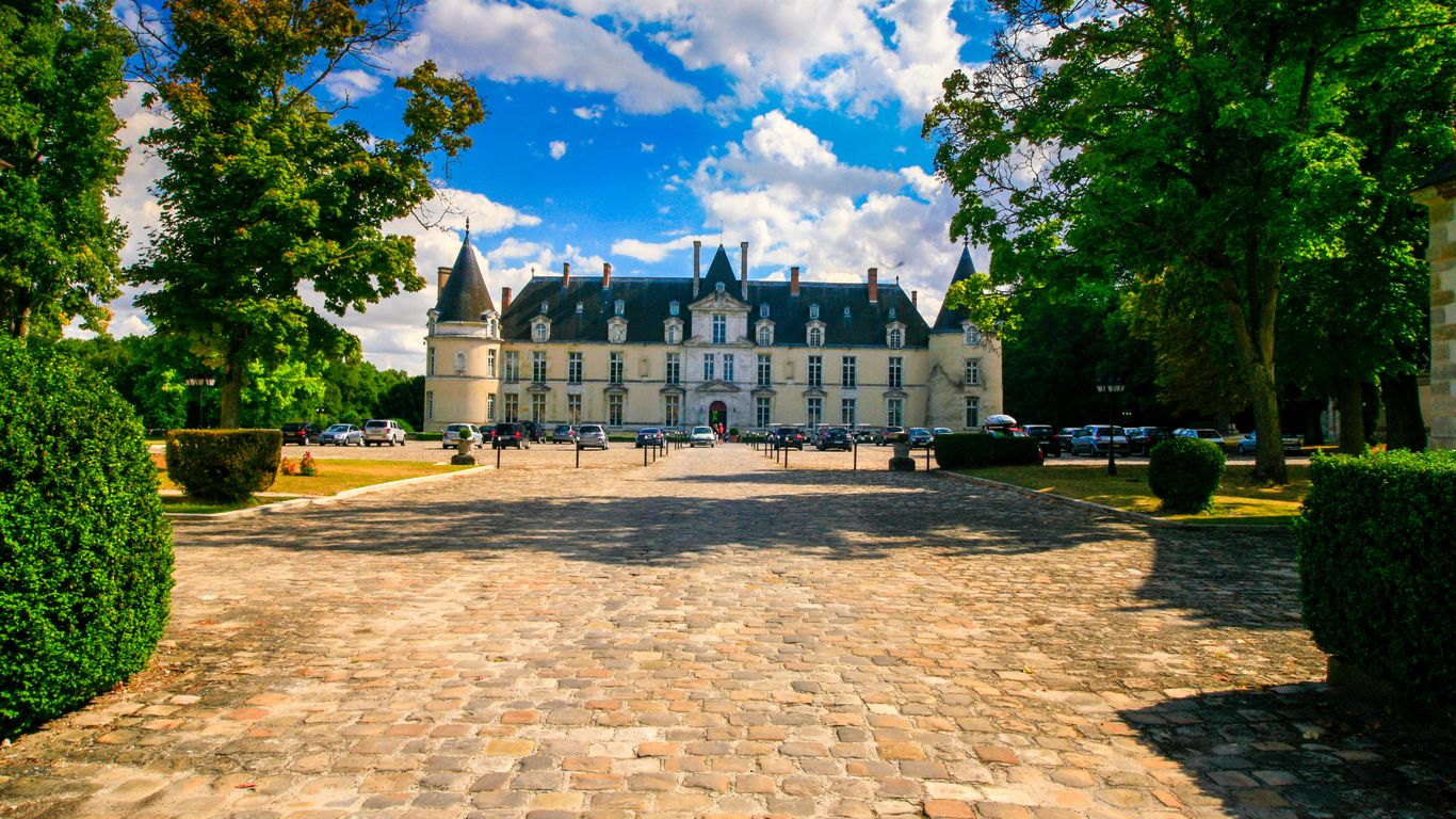 Hotels in Augerville-la-Rivière