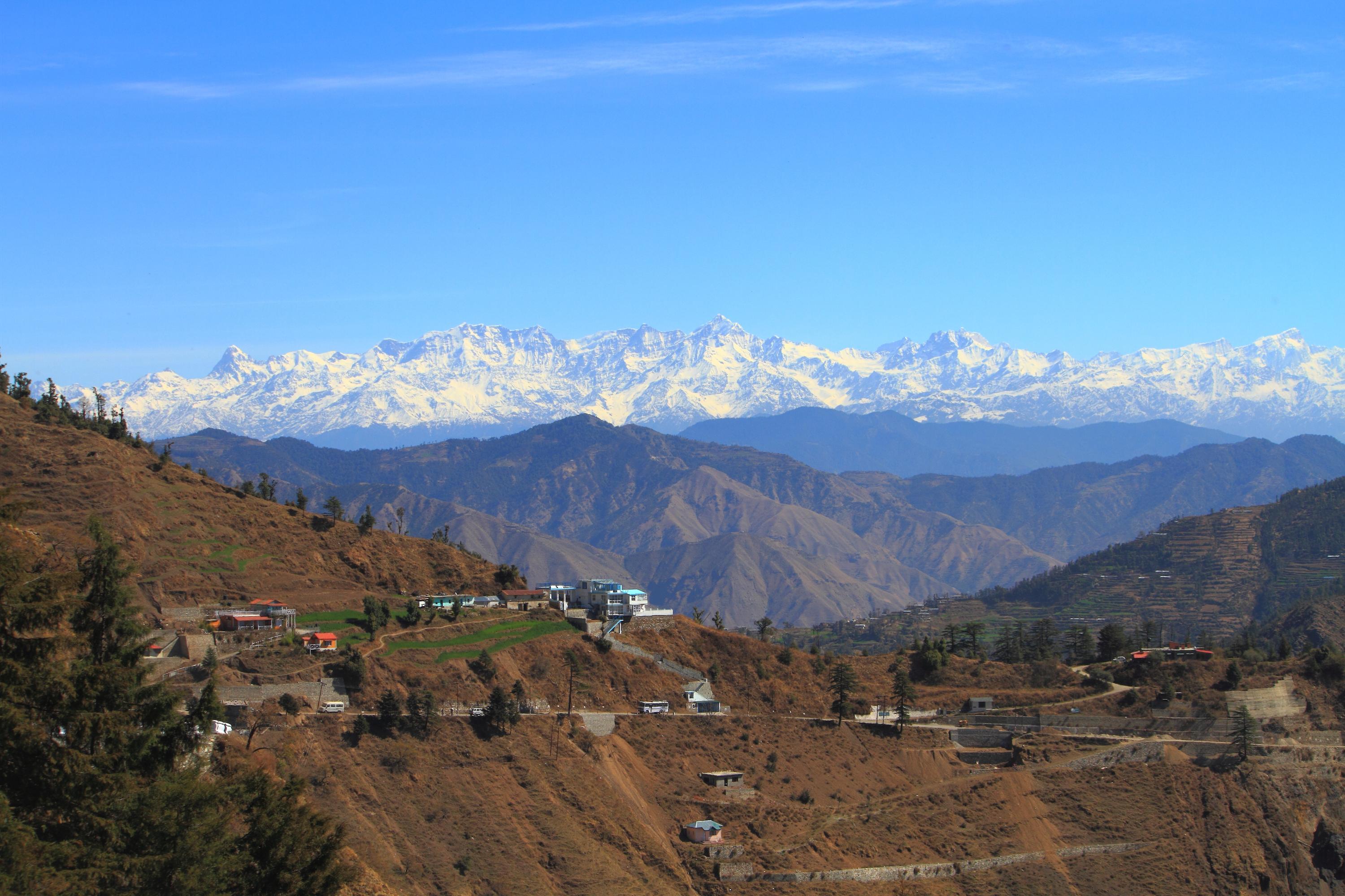 Premium Photo | Aerial view of valley from dhanaulti a hill station  situated in the foothills of the garhwal himalayan range uttarakhand india