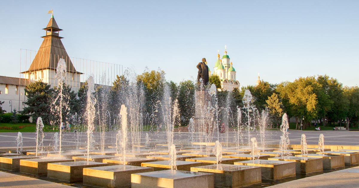 старая площадь ленина в астрахани