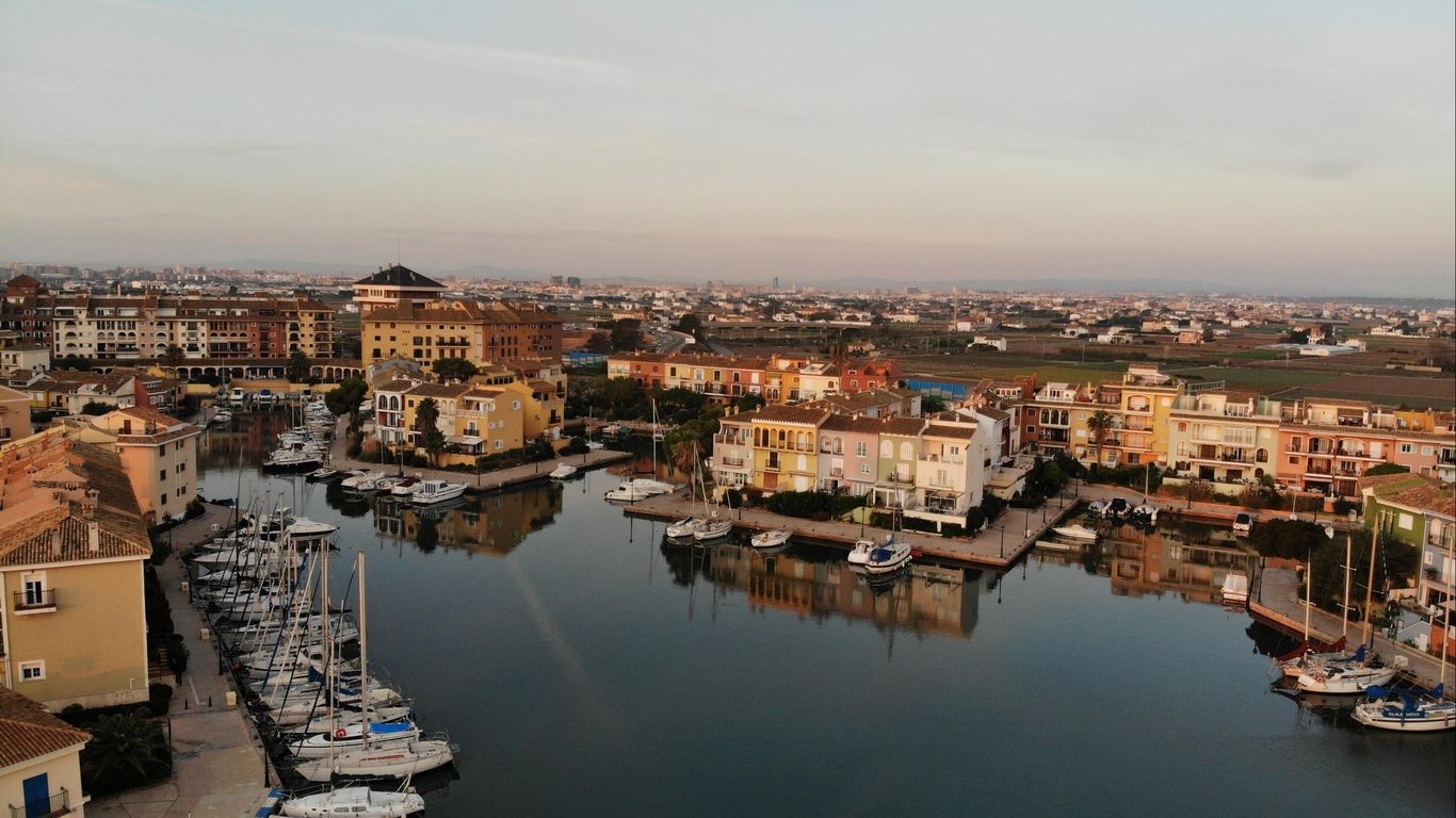 Hotels in La Pobla de Farnals