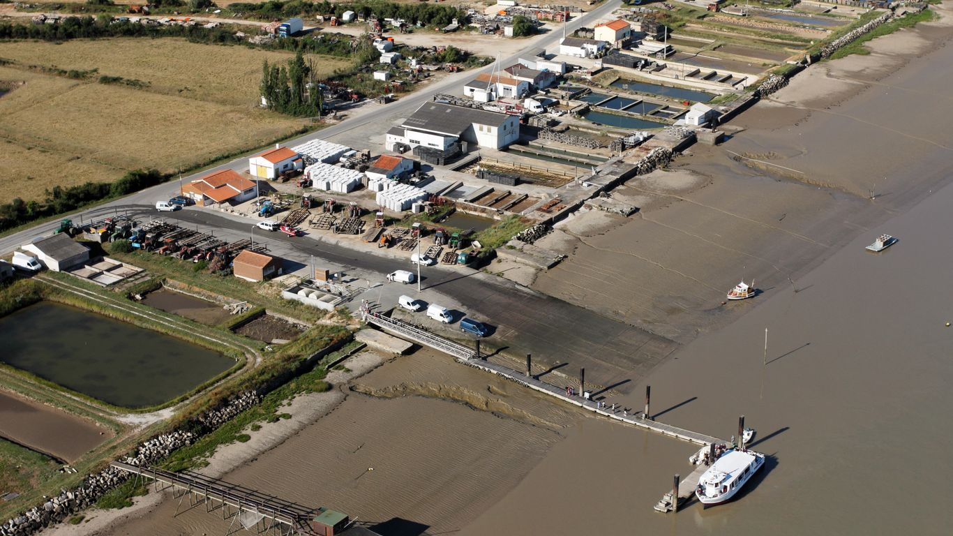Hotels in Port-des-Barques