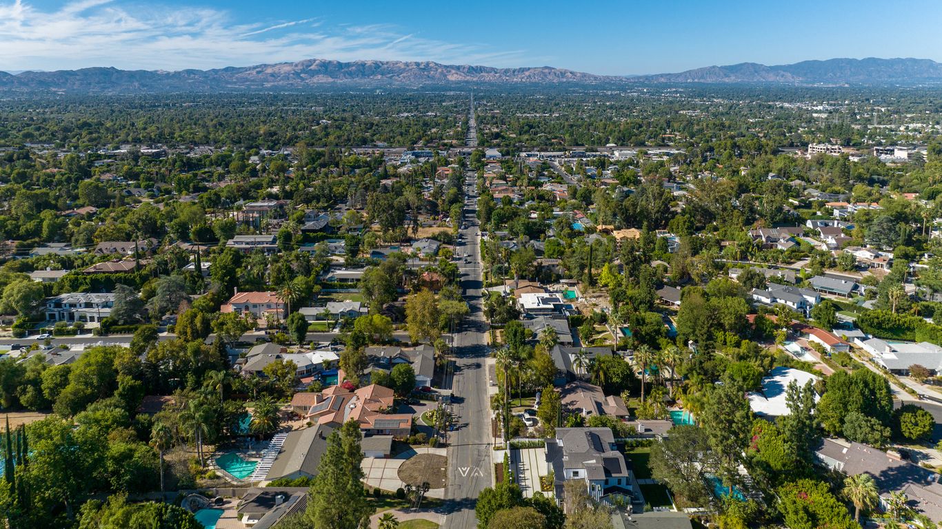 Hotels in Tarzana