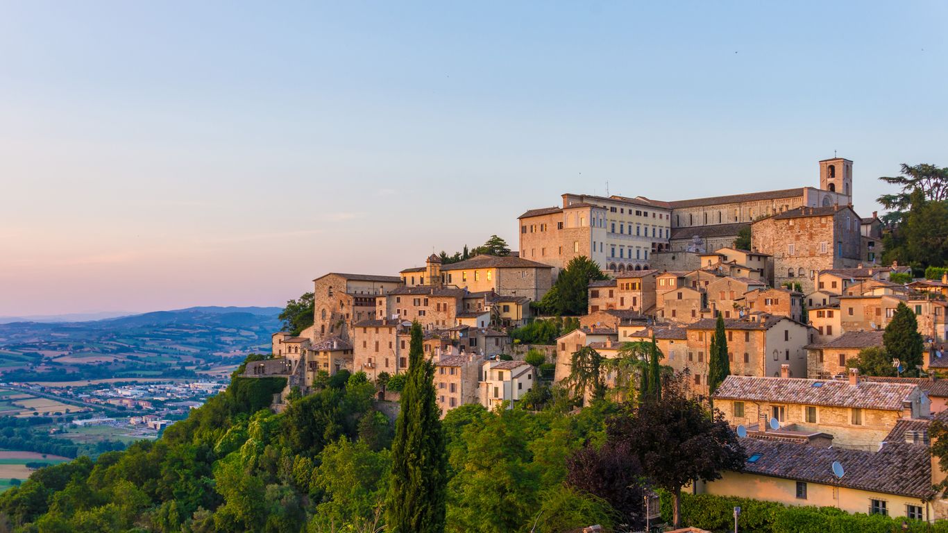Hotels in Todi