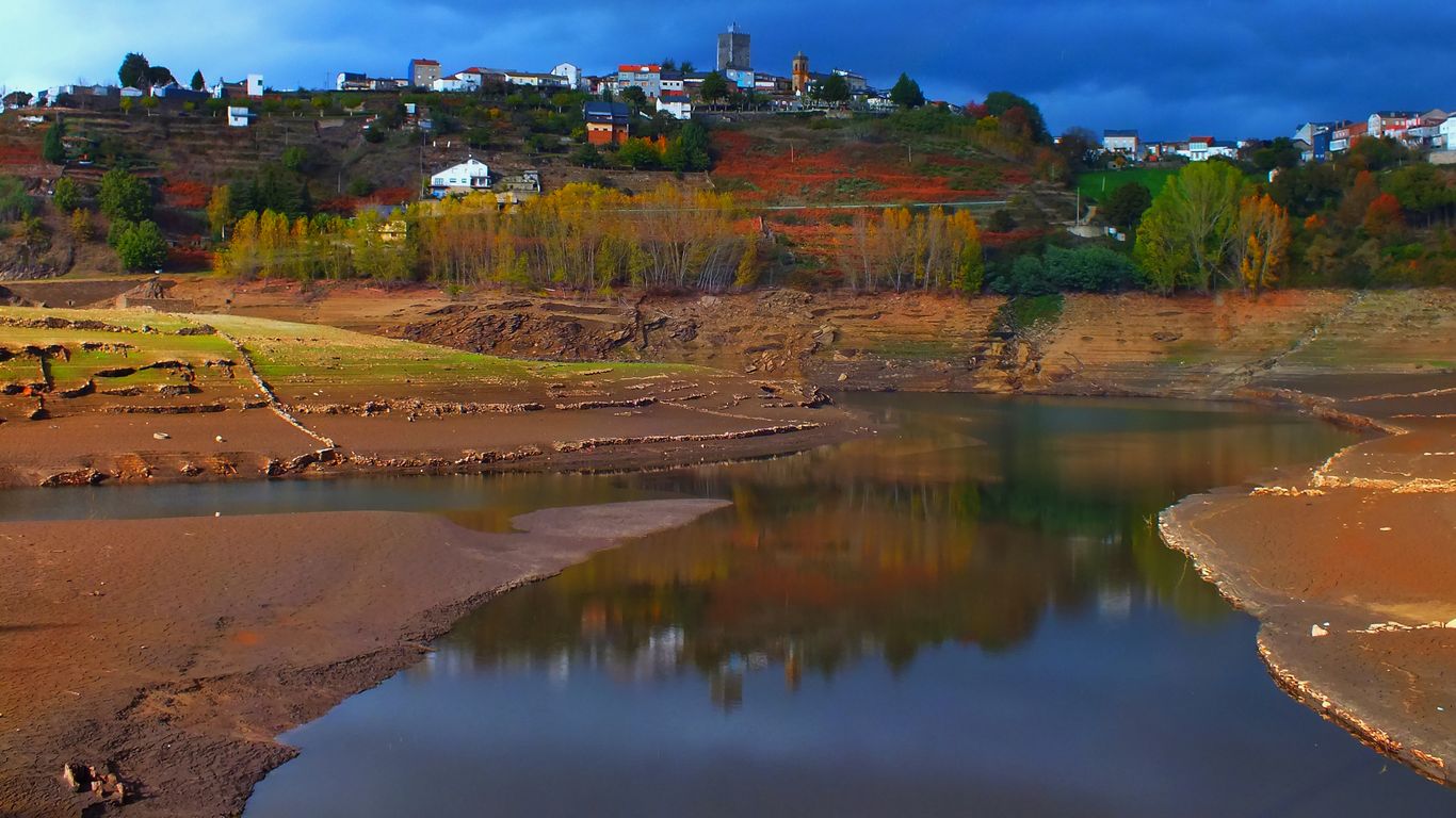 Hoteles en Viana do Bolo