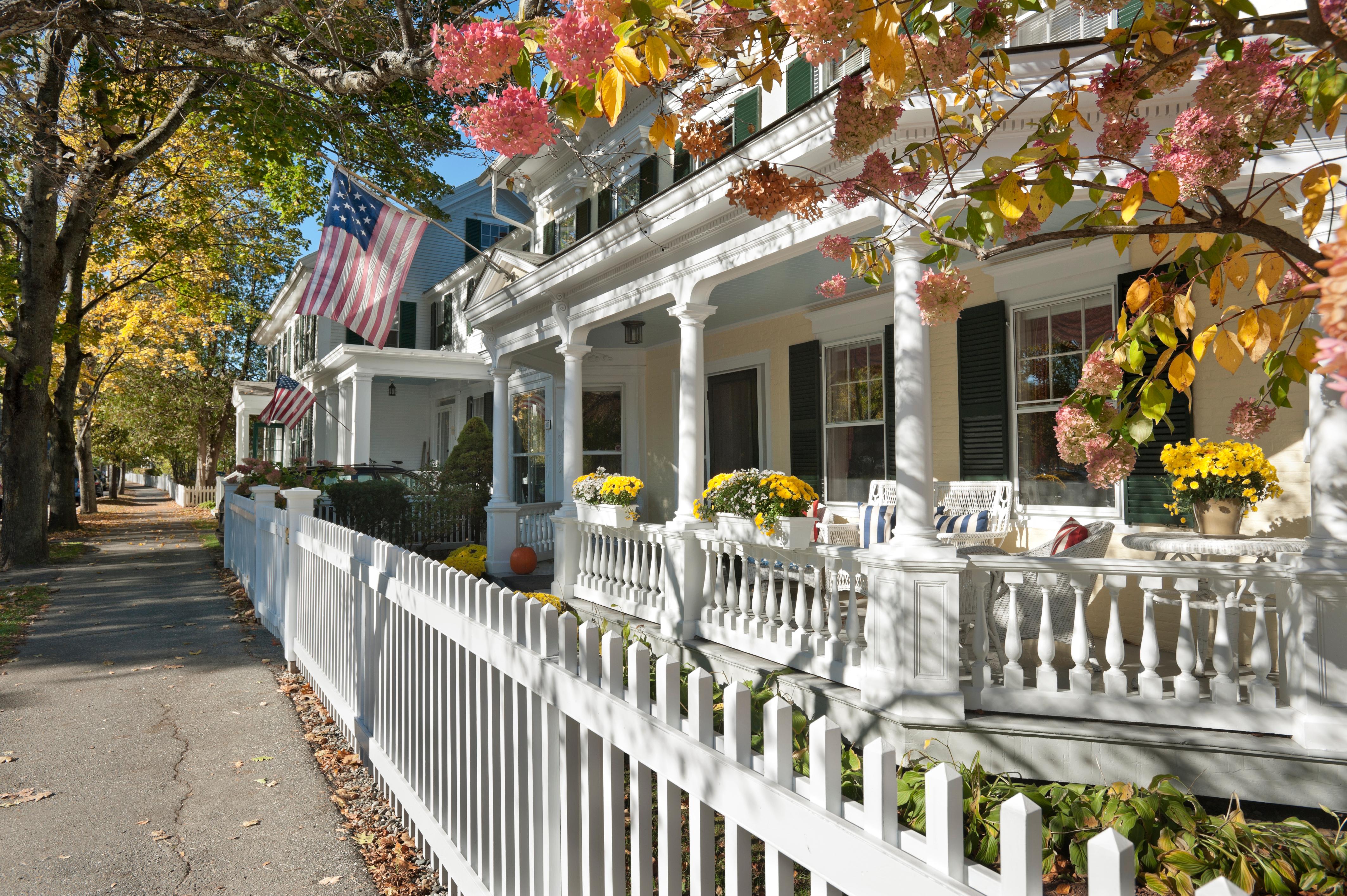 Residents+of+Quaint+New+England+Town+Witness+Unusual+Blue+Moon+Phenomena