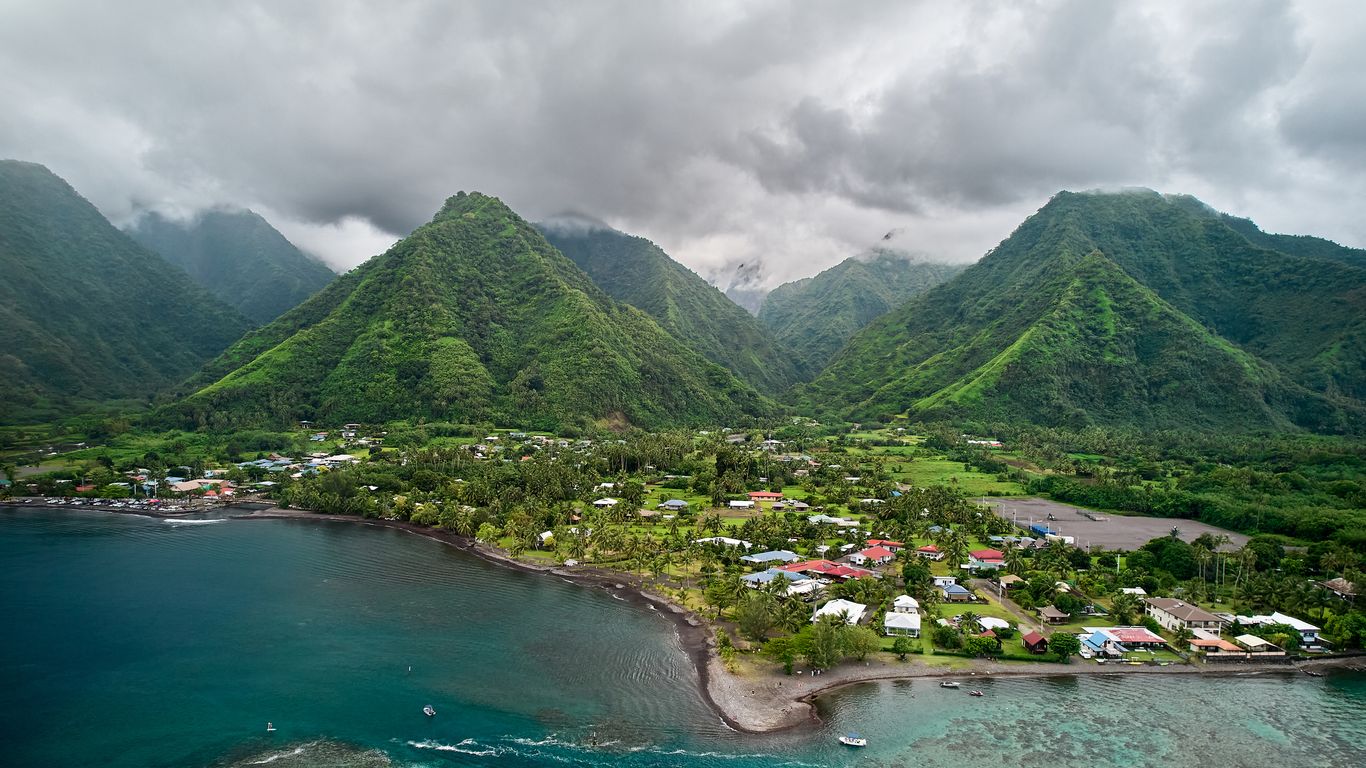 Hotels in Teahupoo