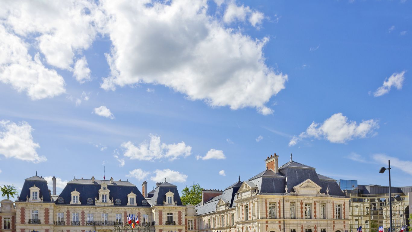 Flights to Poitiers Biard