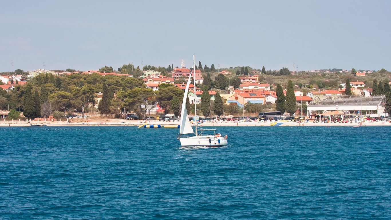 Hotels in Peroj