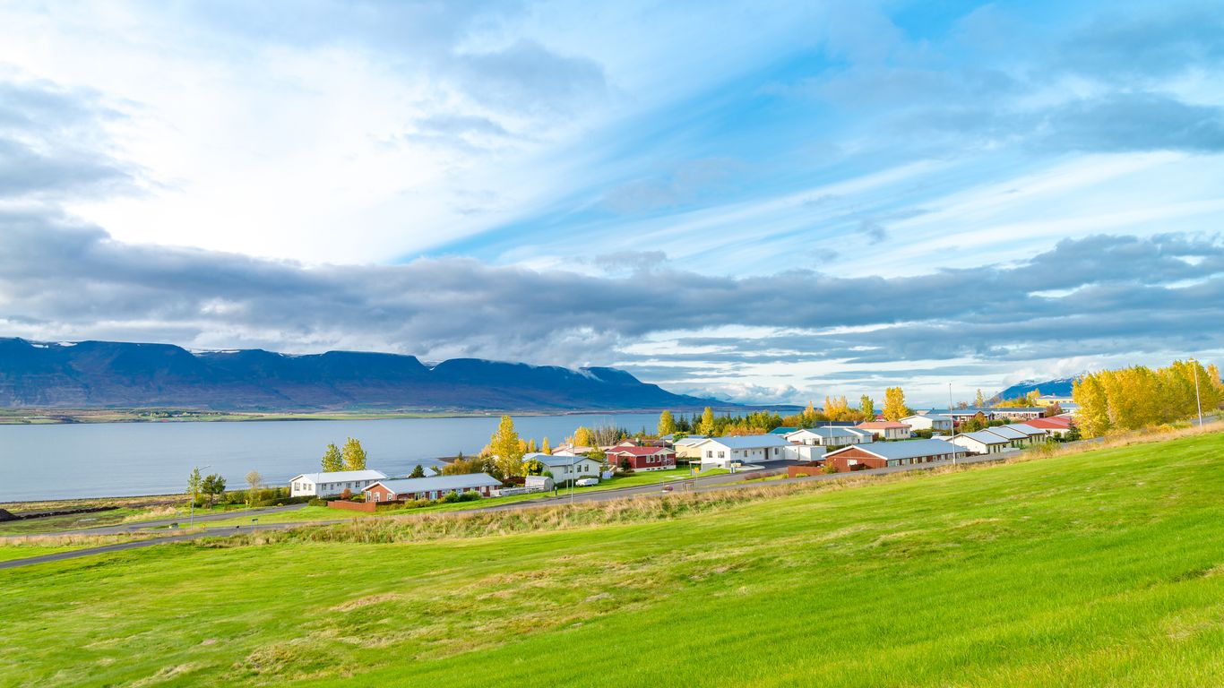 Hotels in Svalbarðseyri