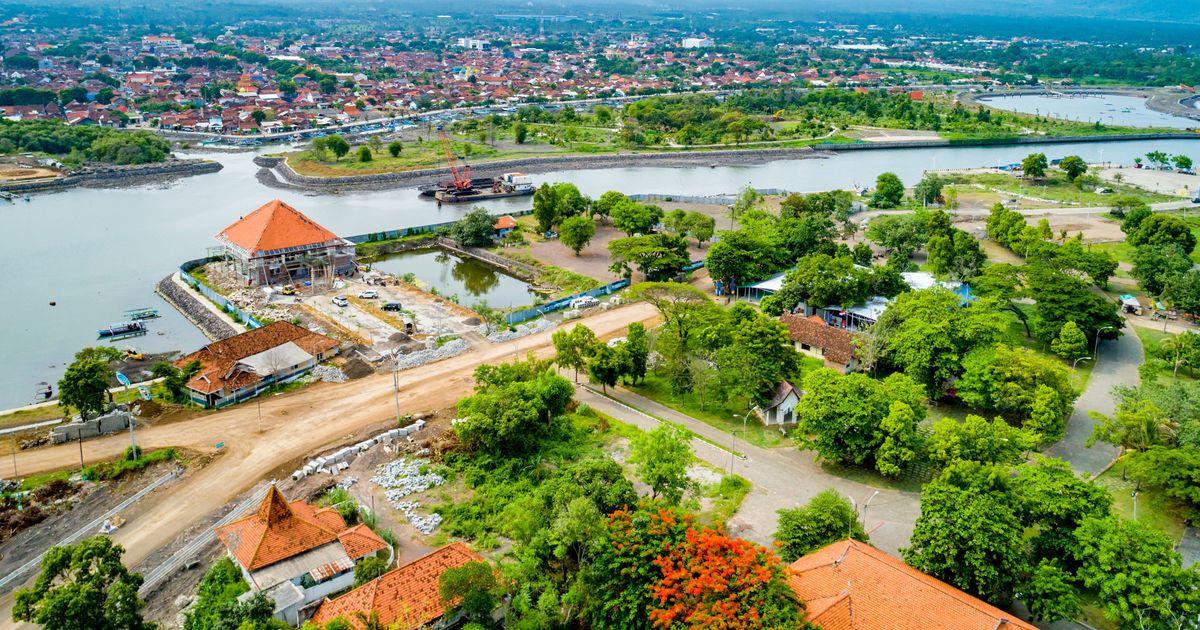 East Java vacation packages from $257 | KAYAK