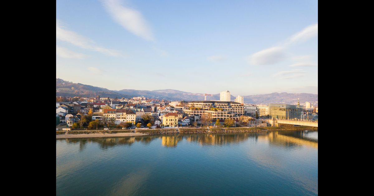 Linz Hoersching (LNZ) - Estados de vuelos, mapas y mucho más - KAYAK