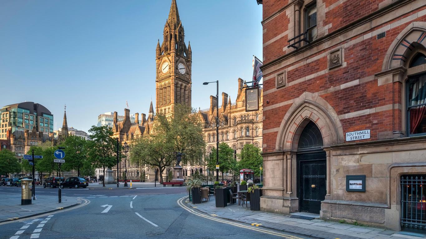 Hotels in Albert Square - Town Hall