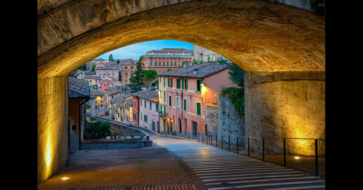 a million Turns into Looting Perugia Sant Egidio (PEG) - Stato dei voli, mappe e altro - KAYAK