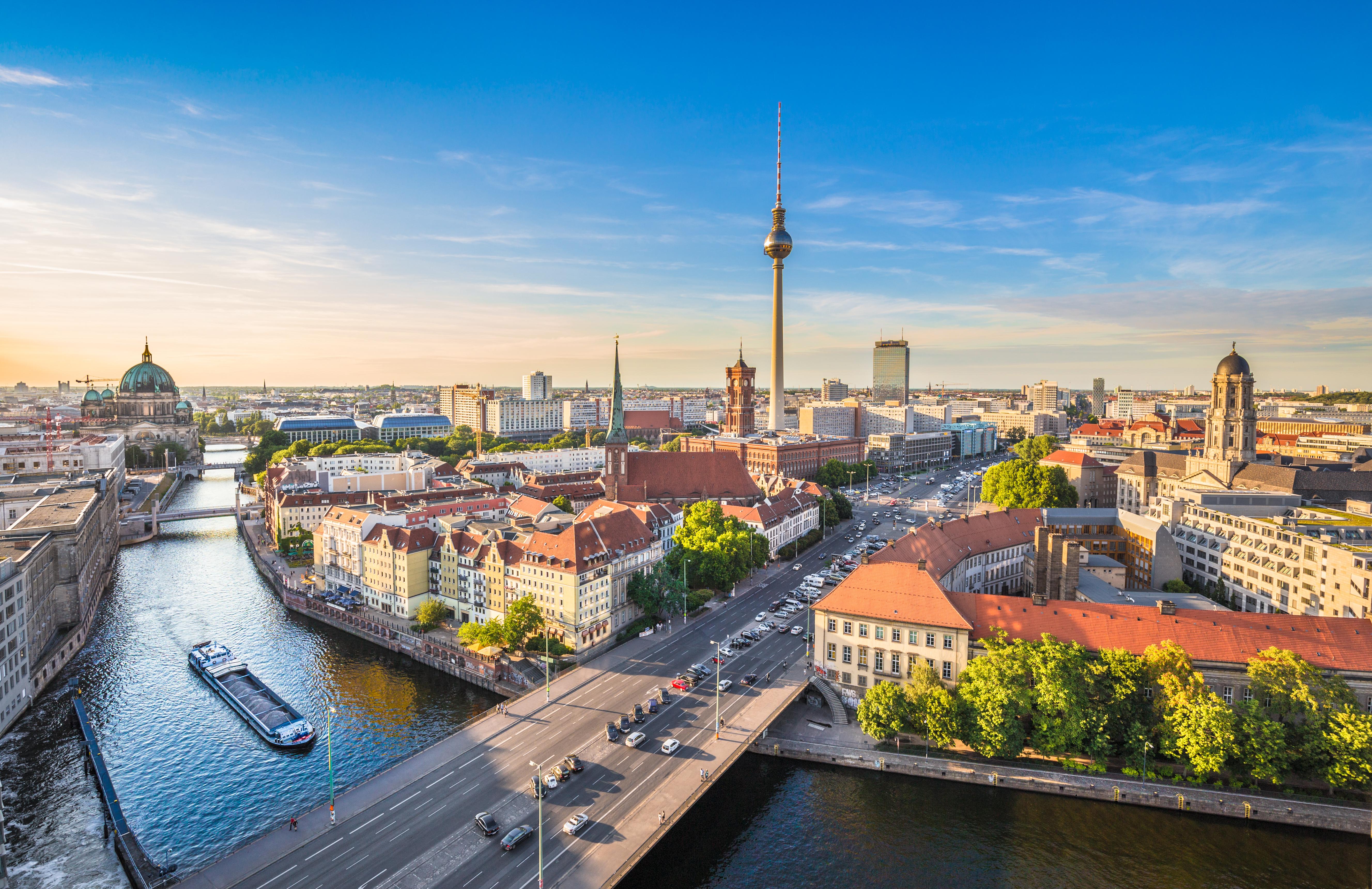 Trains from Hamburg to Berlin from 16 Find tickets on KAYAK