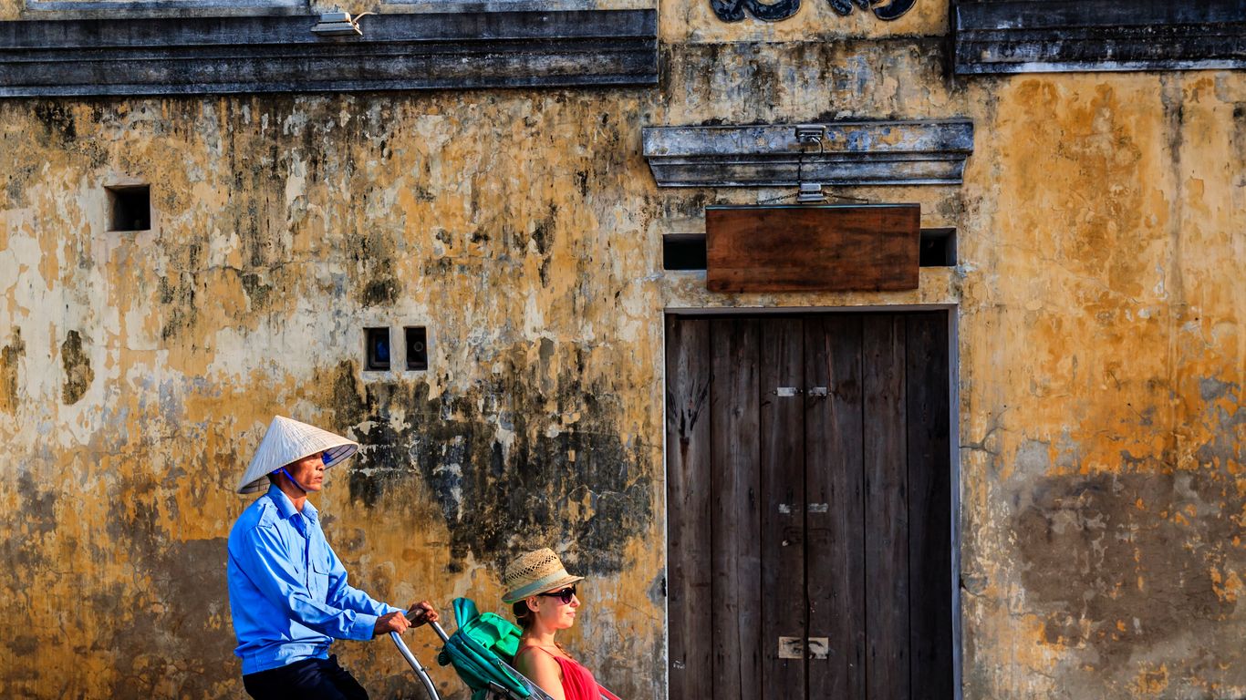Flights to Hoi An