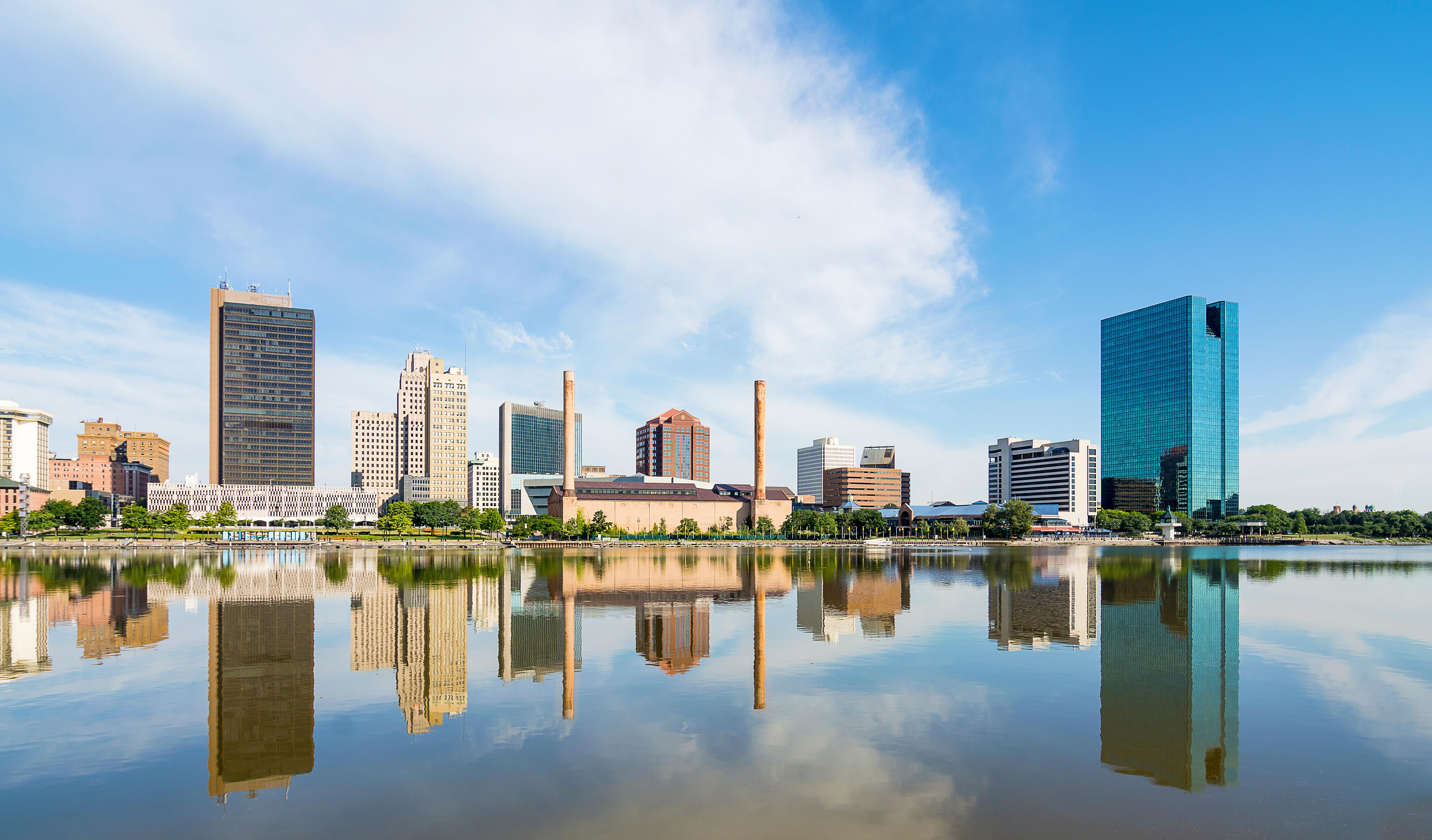 Flights from Dallas Fort Worth Airport to Toledo from 277 Priceline