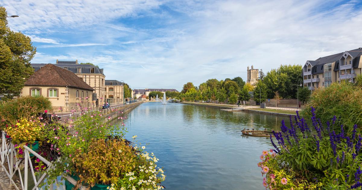 Adult Guide Troyes Model Hooker Troyes