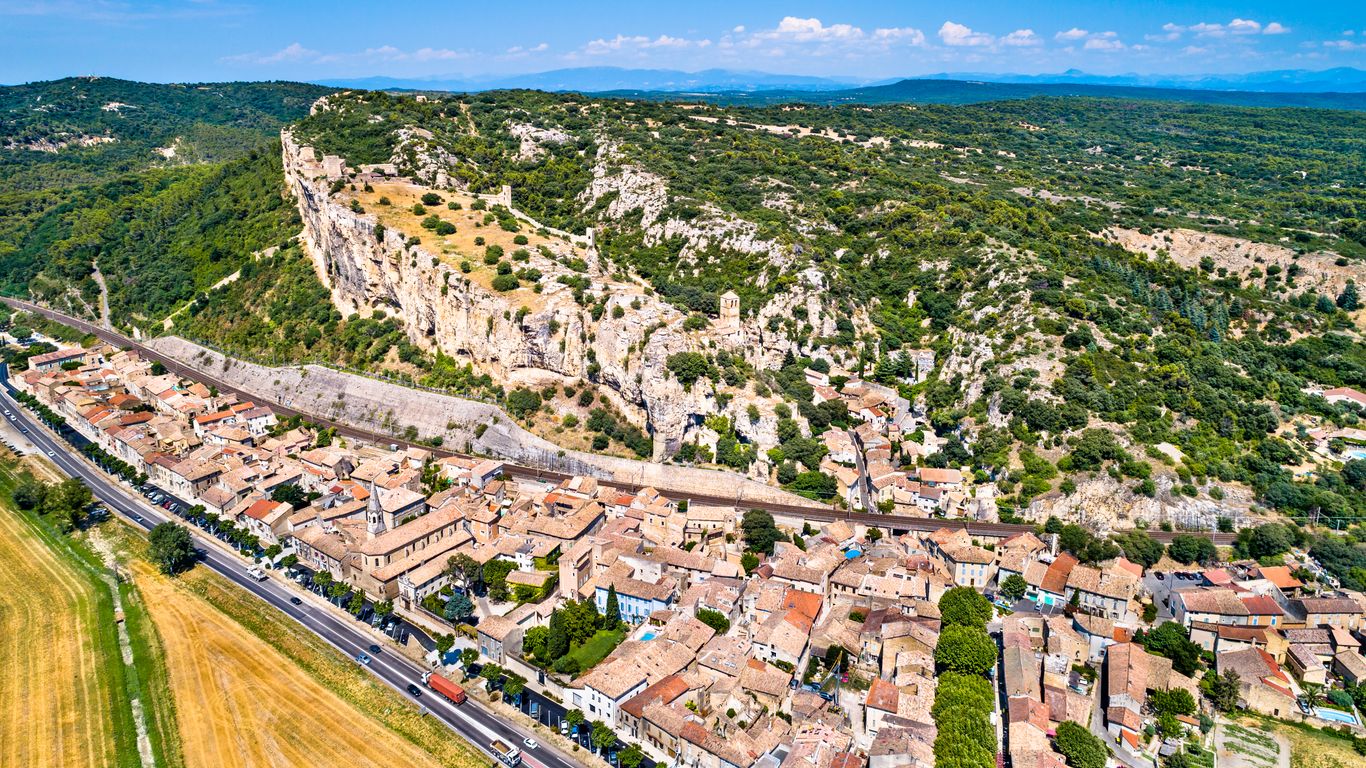 Hotels in Mornas