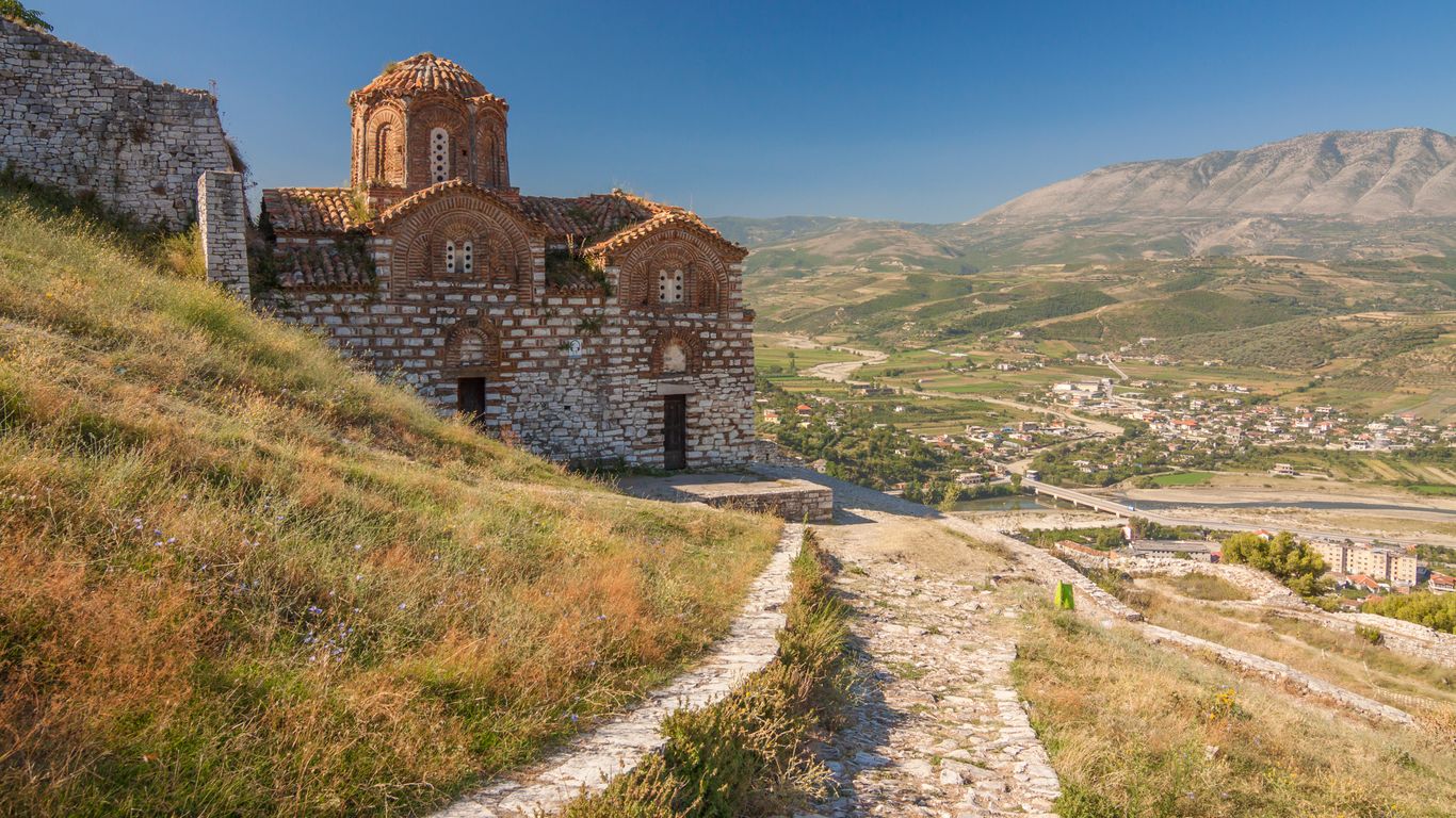 Flights to Albánie