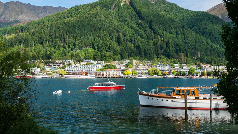 $81 Cheap Jetstar Flights from Auckland to Queenstown | KAYAK