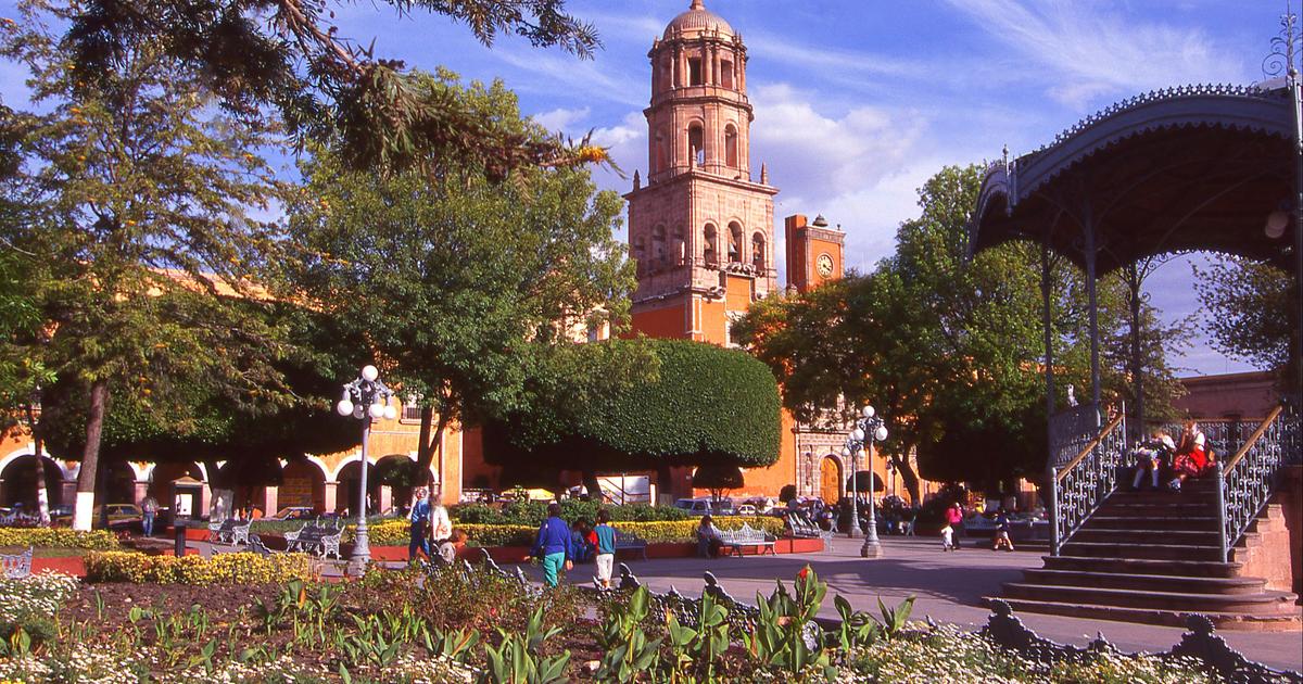 ¿Cuánto cuesta el boleto de avión de Querétaro a Guadalajara