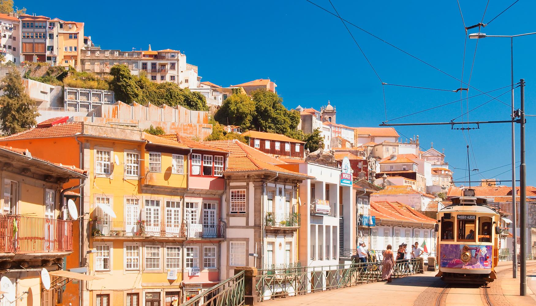 Porto Pauschalreisen ab 335 € Finde Flug und Hotel auf KAYAK