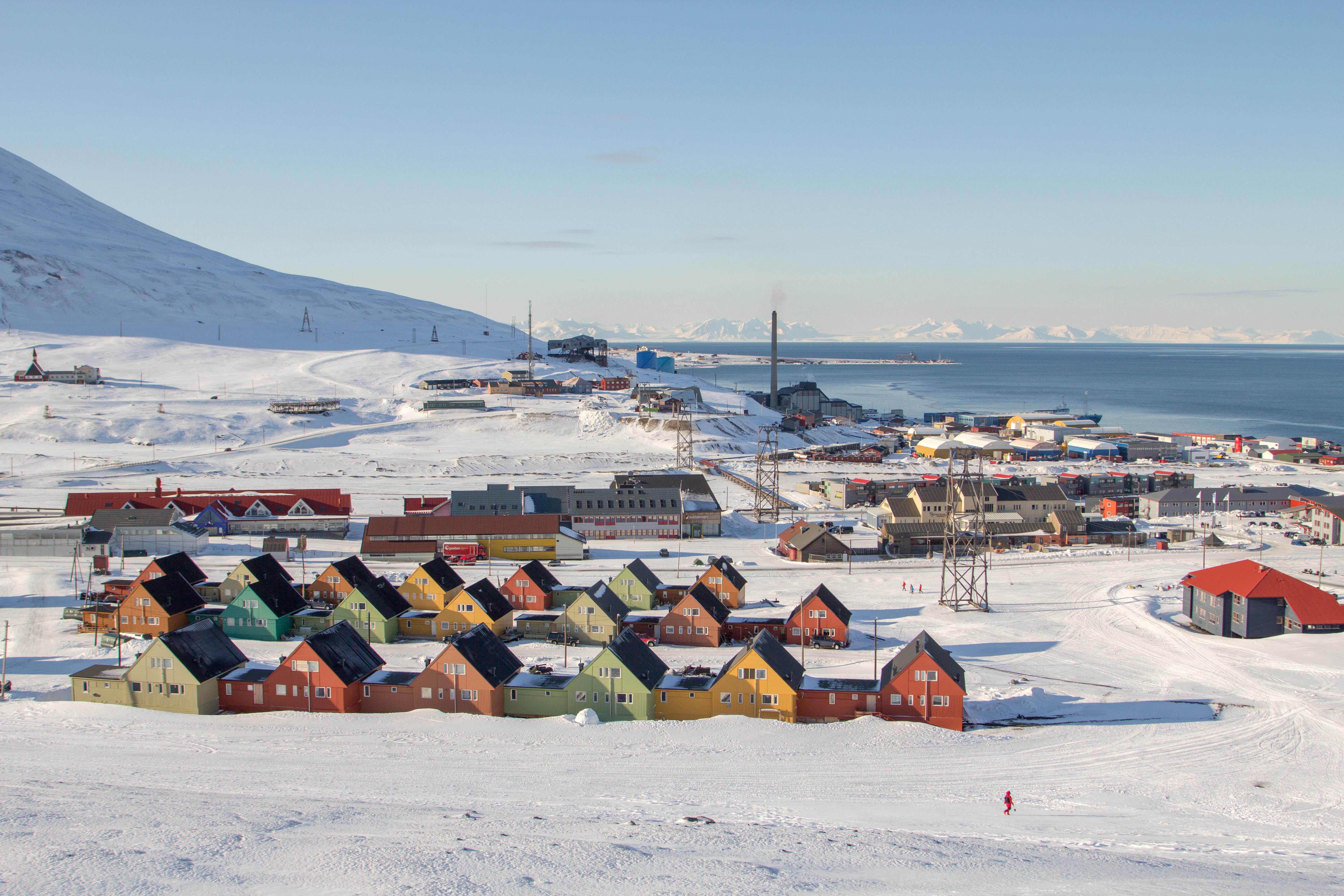 Hotels near Longyearbyen Svalbard airport - Search on KAYAK