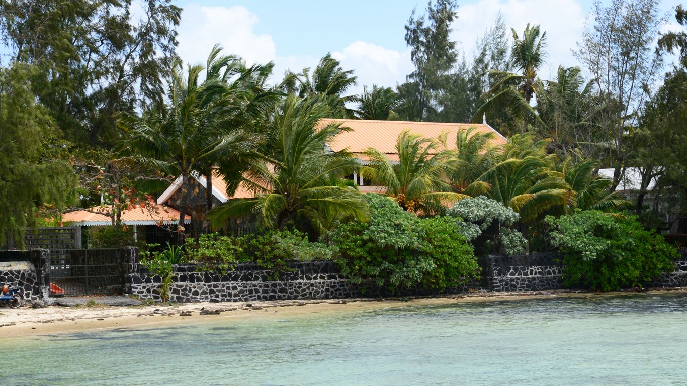 Hotels in Roches Noires
