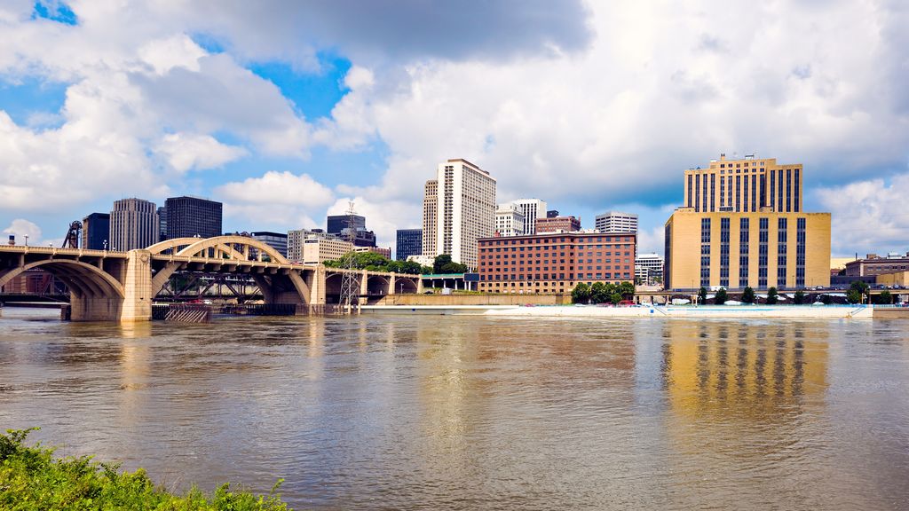 Grand Rapids Gerald R. Ford Intl (GRR) - Flight status, maps & more | KAYAK