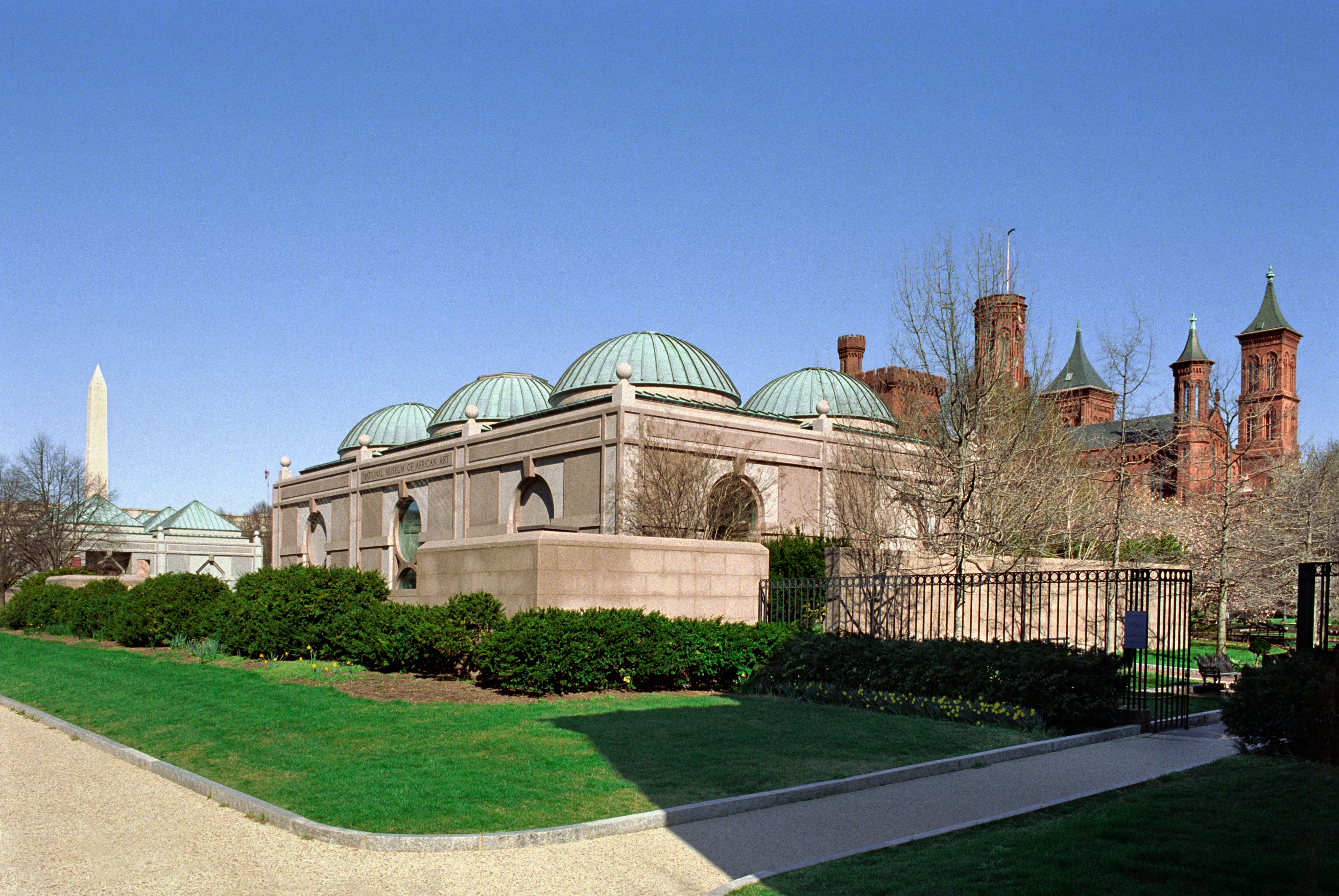 Cheap Car Hire in The Mall East End, Washington, D.C. from R99/day