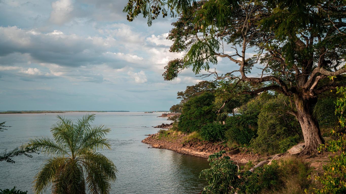 Flights to Corrientes Camba Punta