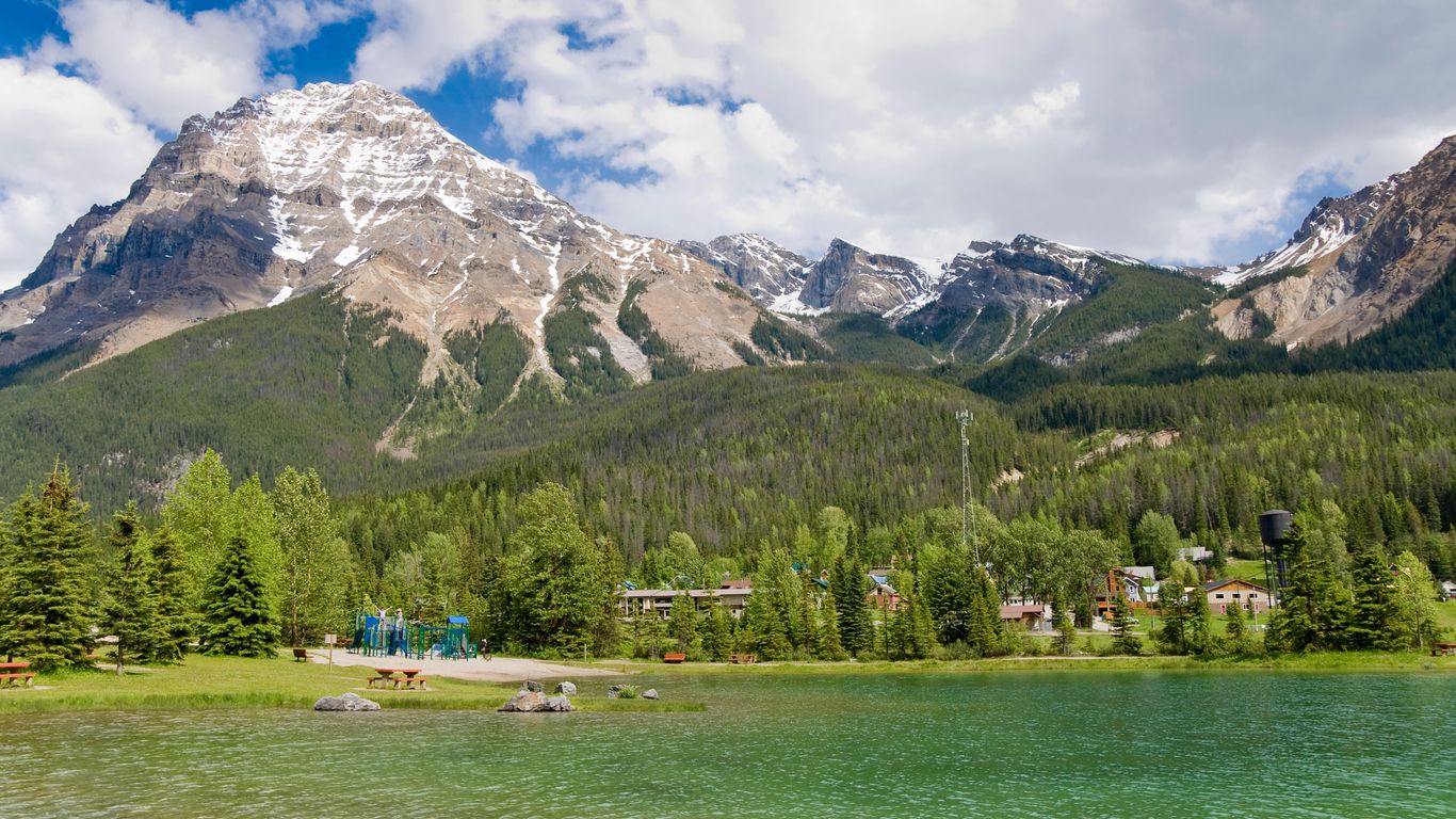 Hotels in Field