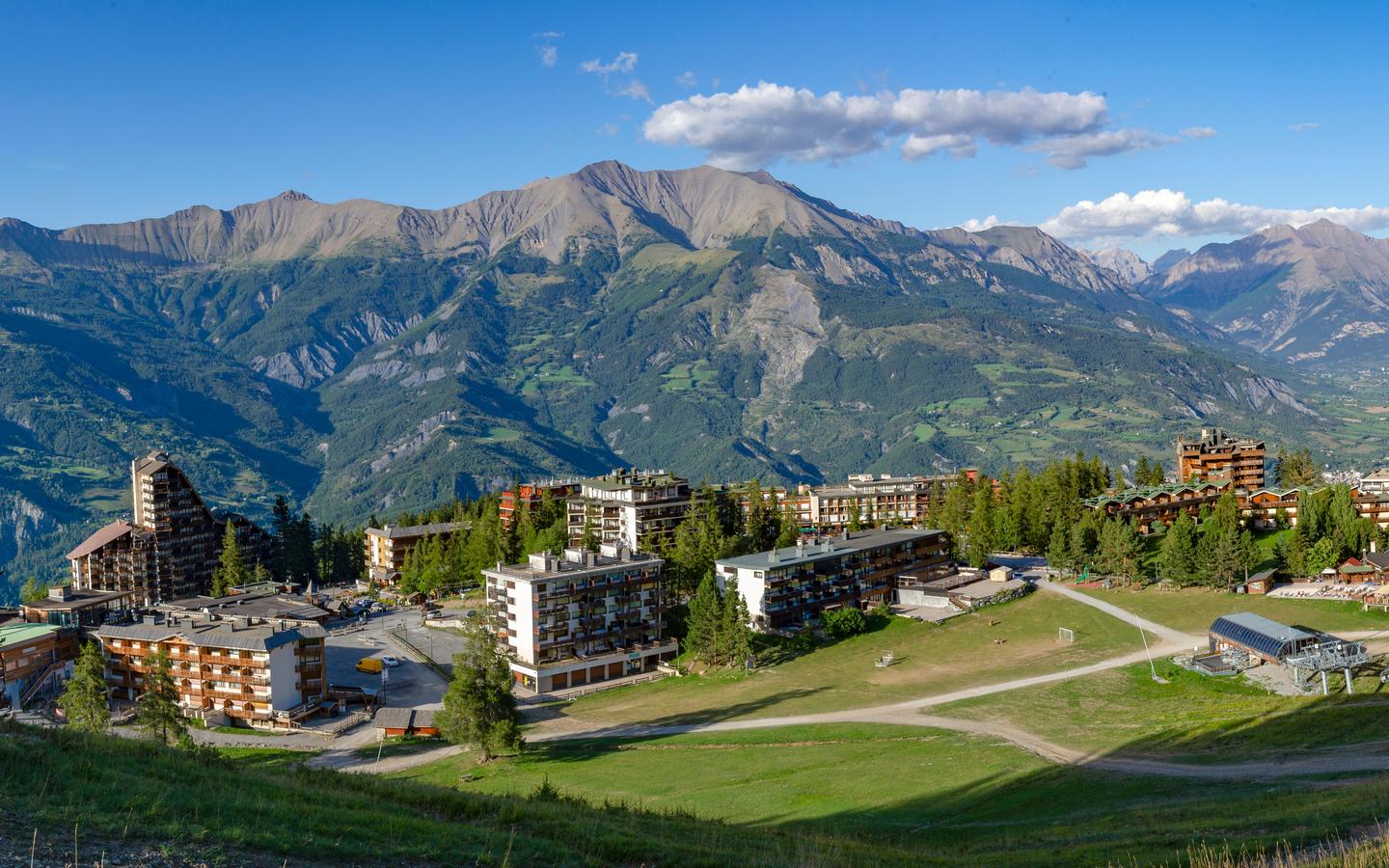 Uvernet-Fours hotels