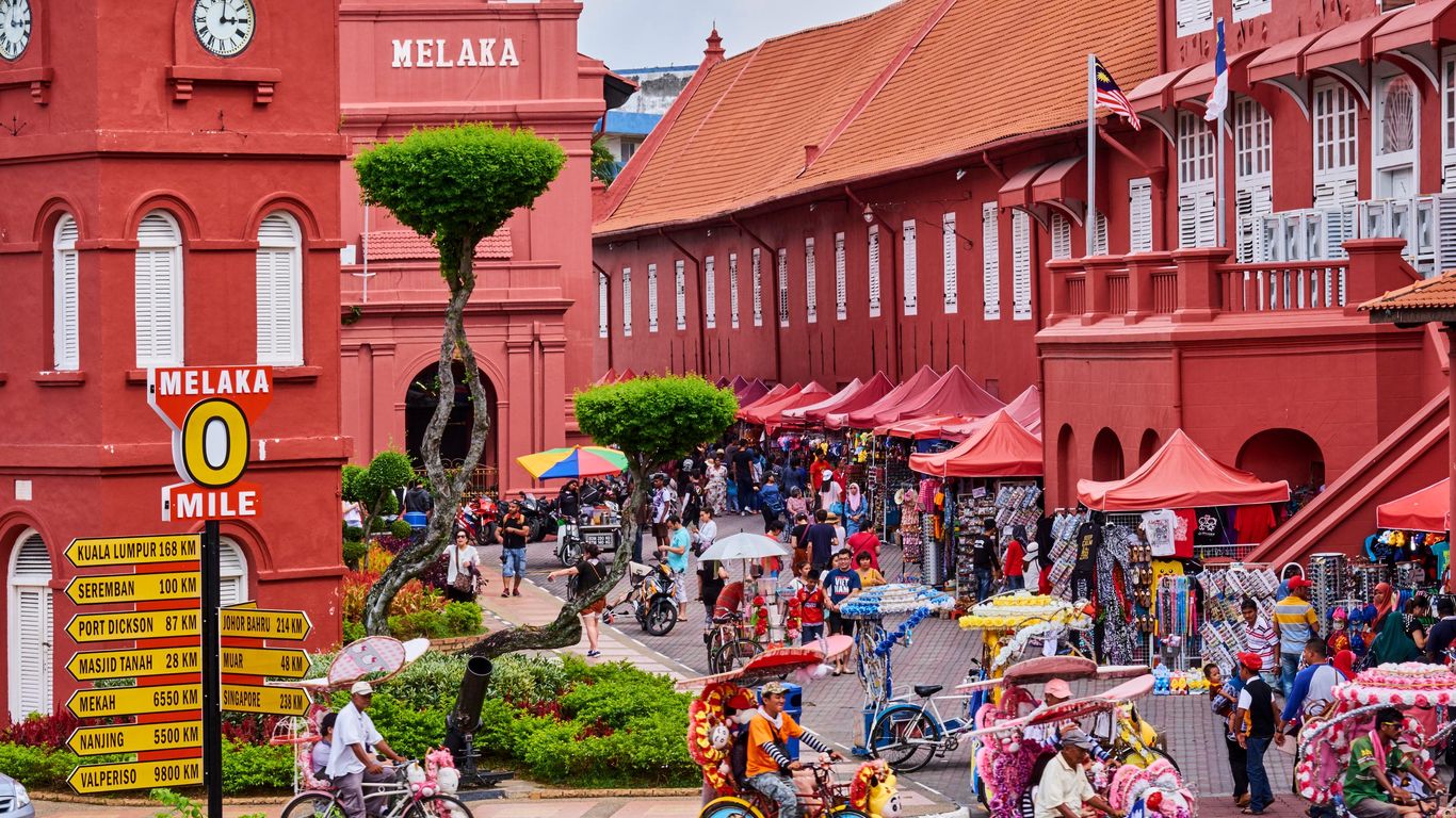 Flights to Malakka Batu Berendum