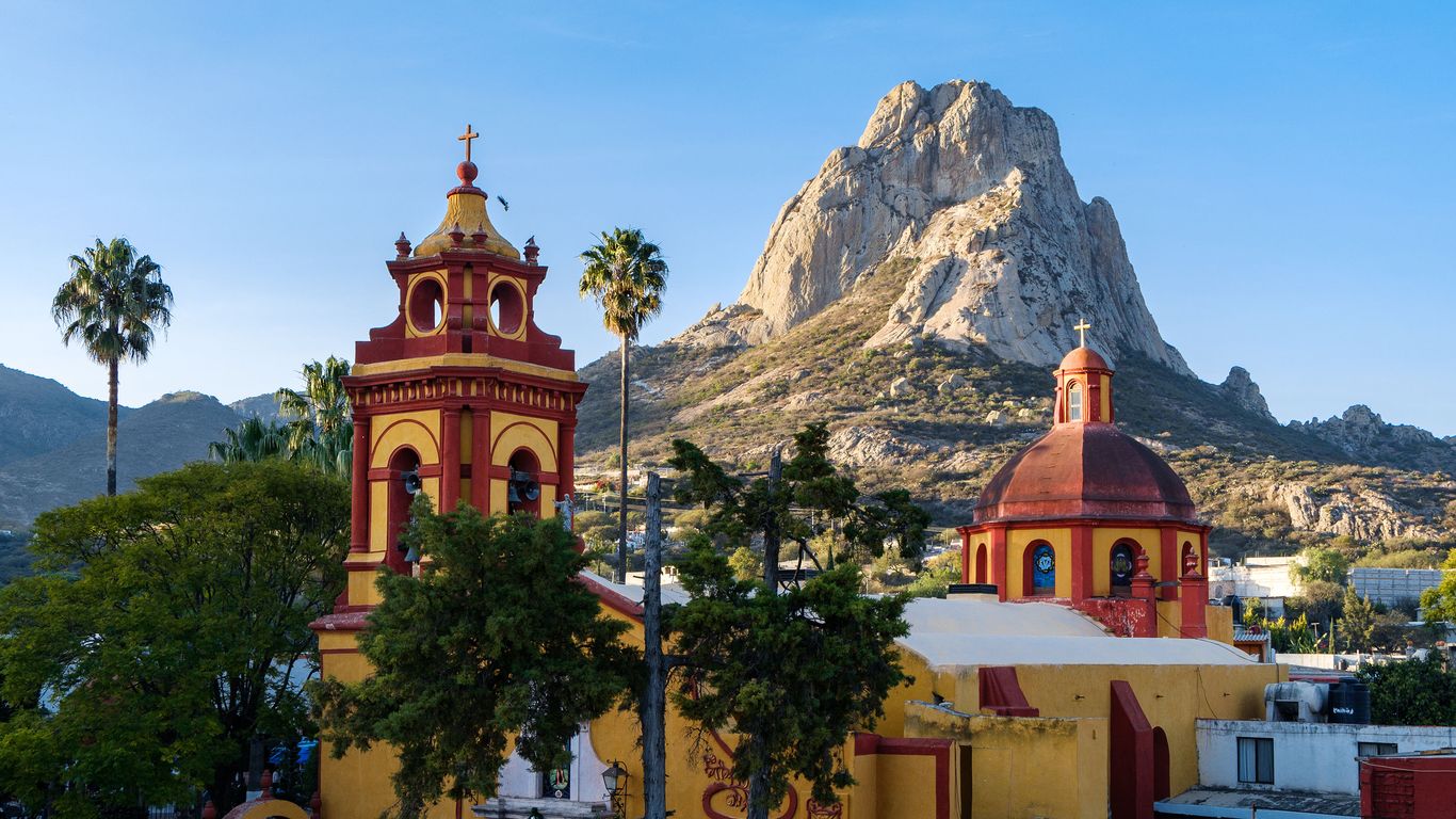 Hotels in Bernal
