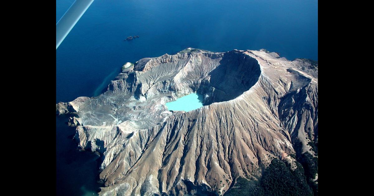 Остров направление. Остров белый новая Зеландия. White Island Volcano. North Island вулкан. Вулканы новой Зеландии.